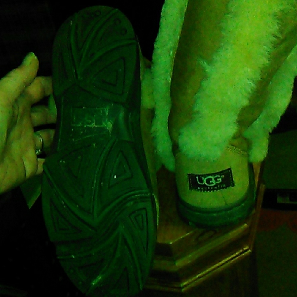 UGGs - Picture 4 of 4